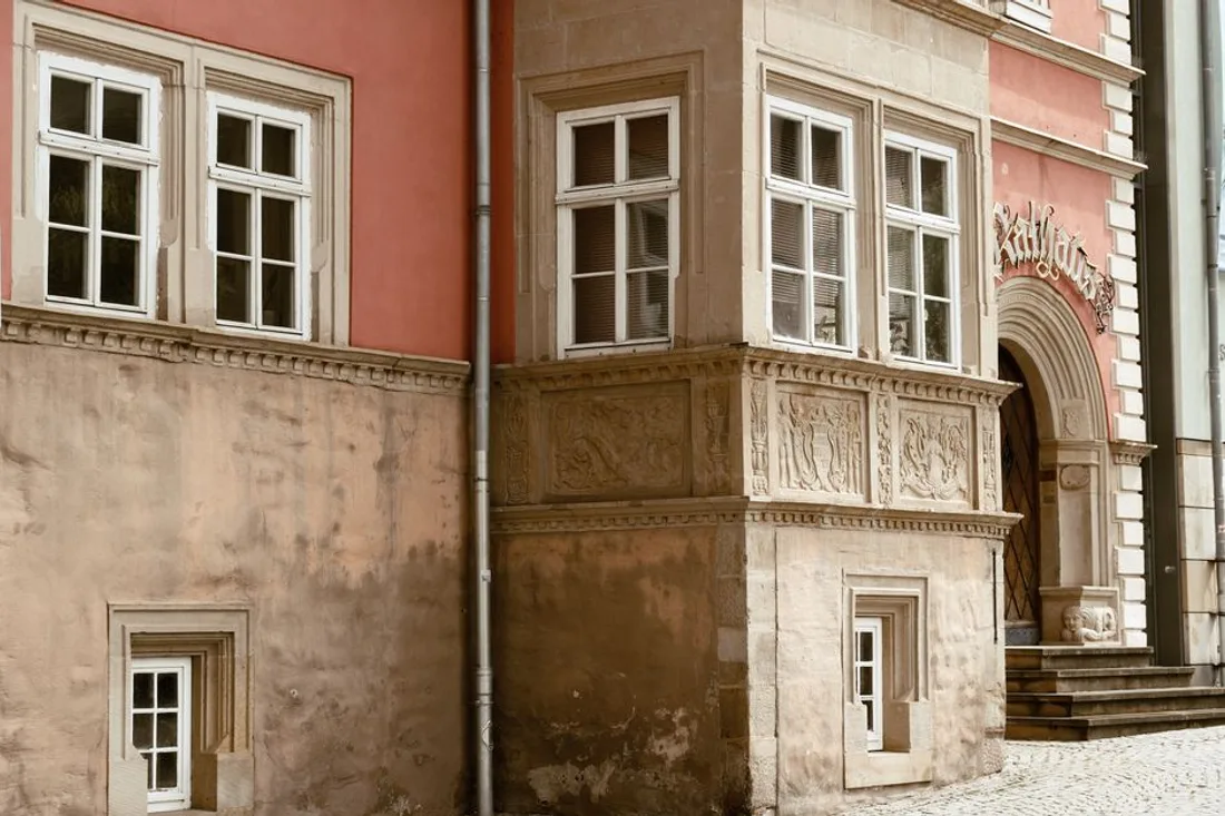 Historischer Rathauserker in einer deutschen Altstadt