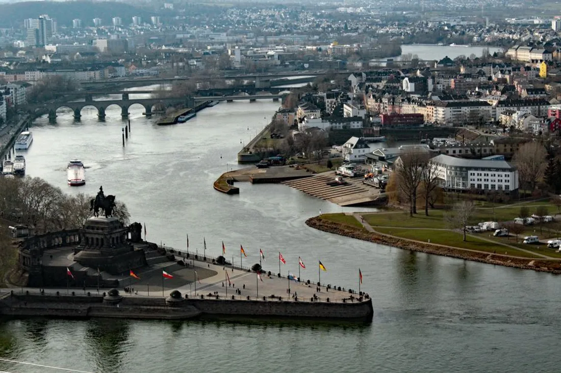 Deutsches Eck in Koblenz am Zusammenfluss von Rhein und Mosel